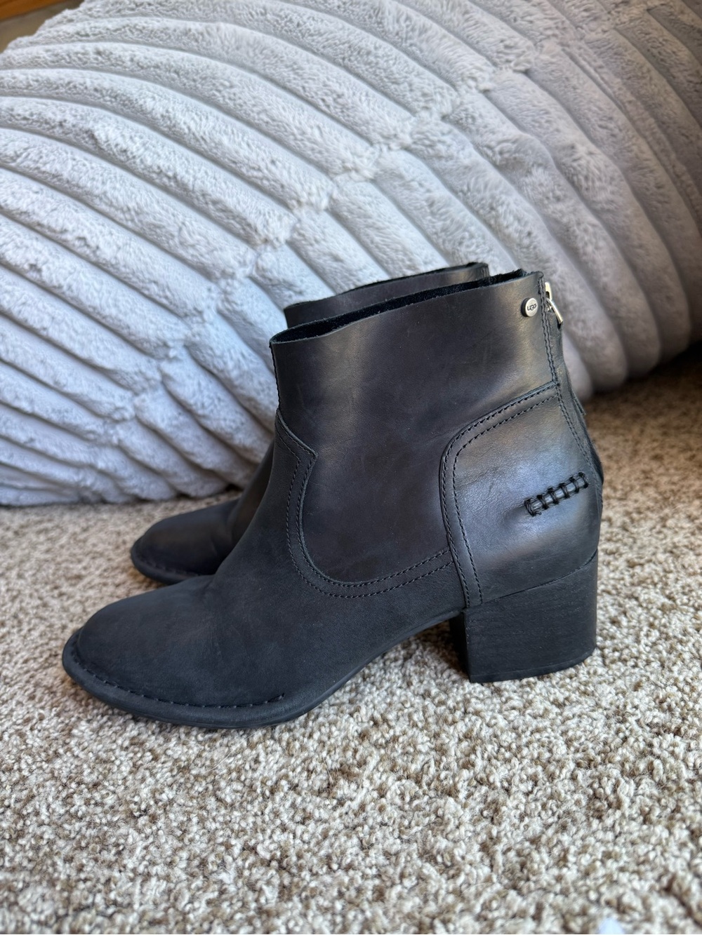 Ugg Bandara Women's Black Leather Ankle Boots - Classic Block Heel
